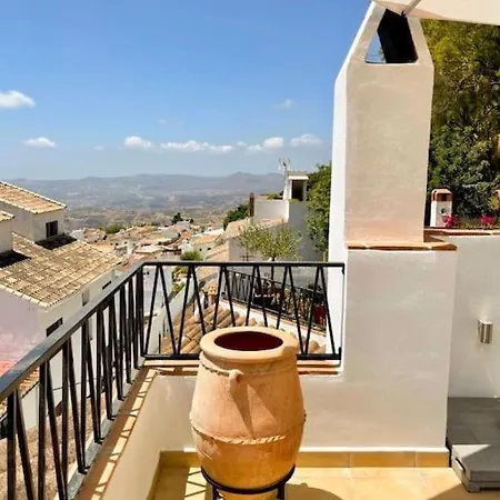New Apartment! Private Roooftop Terrace & Pool *